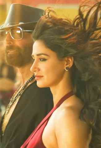 Akshay Kumar remembers ‘Queen Katrina’ as he recreates 'Ek Uncha Lamba Kad' with Disha Patani in 'Welcome to the Jungle'