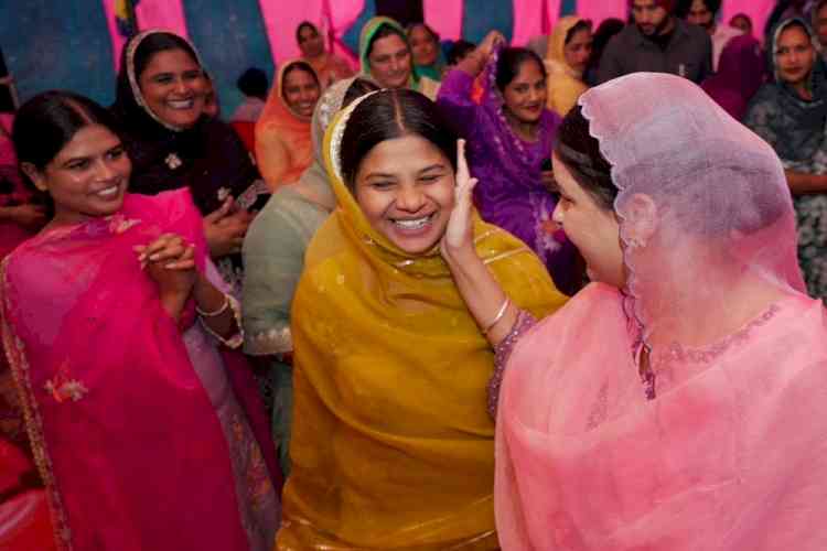 CM Mann’s Wife Dr. Gurpreet Kaur Campaigns in Tarn Taran Villages for AAP candidate Harmeet Sandhu