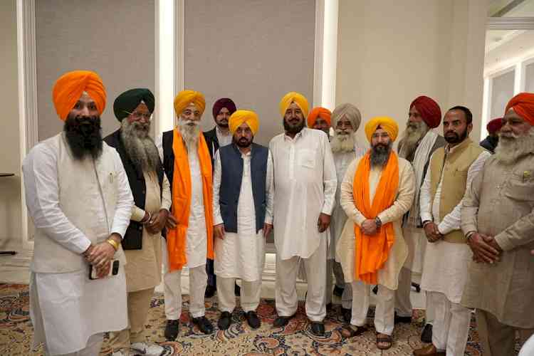 Under the leadership of Sekhwan, families of 'dharmi fauji' extend support to AAP; Chief Minister assures resolution of their issues