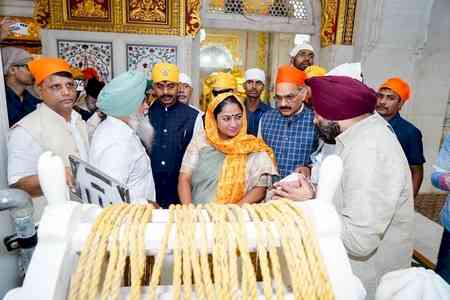 Guru Nanak's life inspiration for all of us: Delhi CM Rekha Gupta, Anurag Thakur visit Patna Sahib Gurudwara