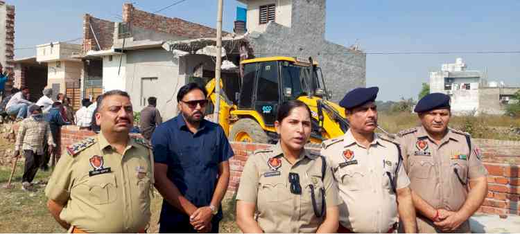 Yudh Nashya Virudh: Drug peddler’s Illegal house on MC land demolished in Khanna