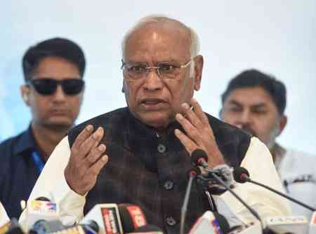 Mallikarjun Kharge urges Bihar voters to teach lesson to 'opportunistic rulers'