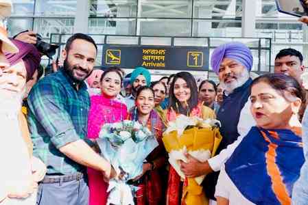 Two World Cup cricketers get warm welcome on reaching Punjab