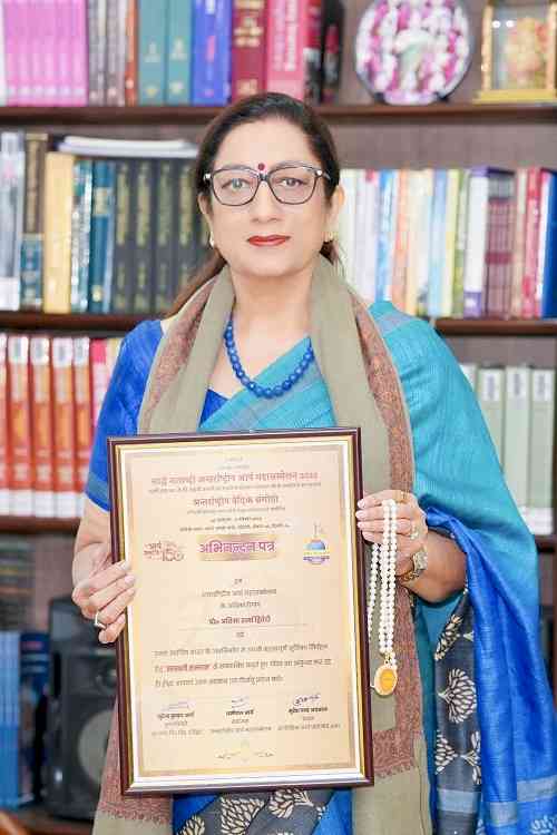 Saraswati Samman Conferred upon Prof. Atima Sharma Dwivedi at International Arya Mahasabha Held in New Delhi