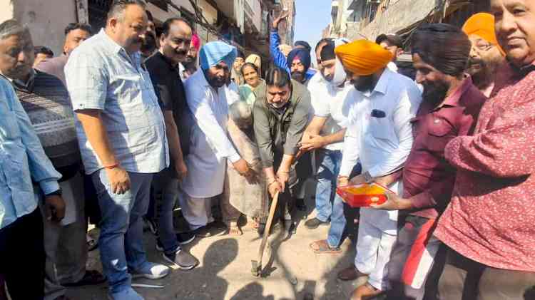 MLA Prashar inaugurates projects worth over Rs 1 crore in Dhokka Mohalla 