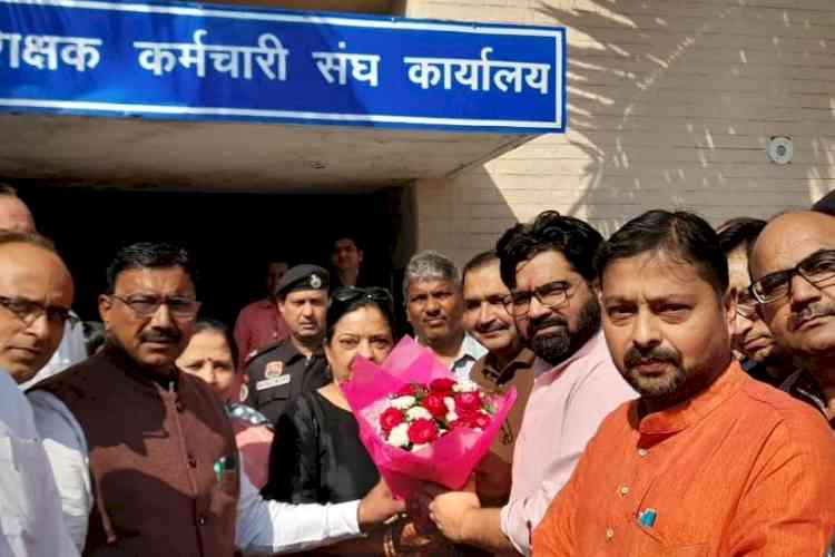 विवि कर्मियों का समाज में विशेष योगदानः सांसद कार्तिकेय शर्मा