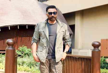 Sunny Deol, Bobby arrive at hospital to see father Dharmendra