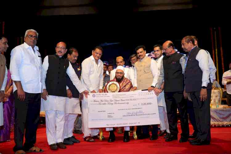 Telangana Govt Confers Maulana Abul Kalam Azad National Award on Eminent Educator Lateef Khan