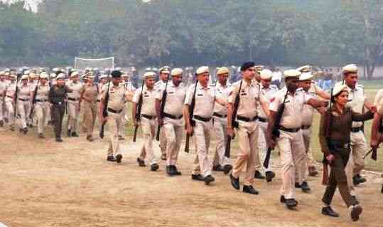 पुलिस लाइन में साप्ताहिक परेड आयोजित