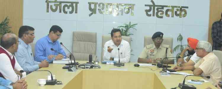 उपायुक्त सचिन गुप्ता ने बिना प्रिस्क्रिप्शन के मरीजों को दवा न बेचने के निर्देश दिए