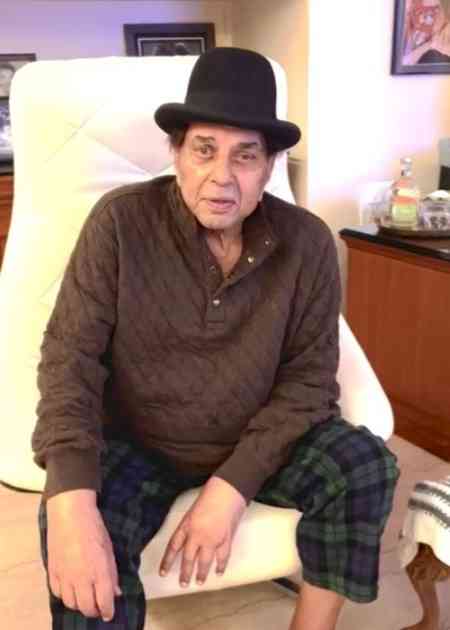 Dharmendra discharged from hospital, ambulance departs from actor’s home