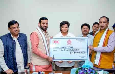 Haryana CM Saini gives Rs 1.50 crore cheque to cricketer Shafali Verma 