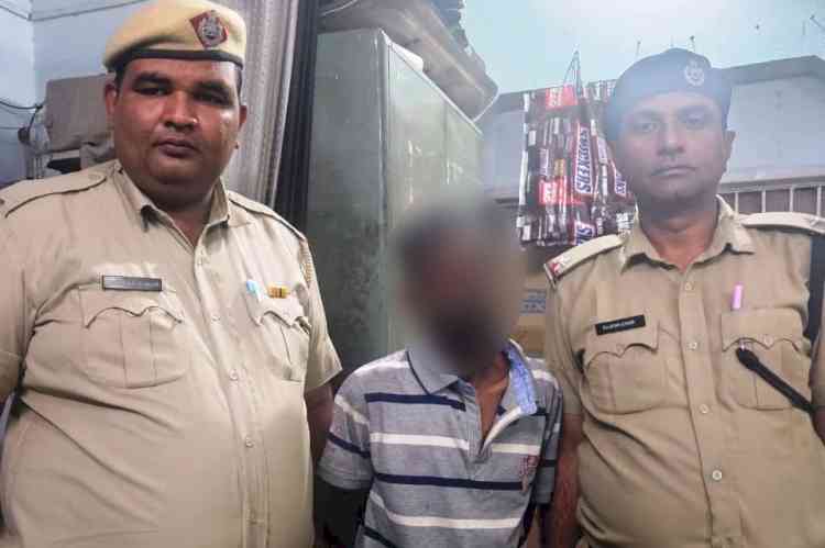 मंदिर से दानपात्र चुराने वाला काबू