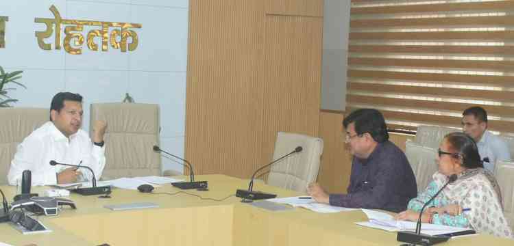 उपायुक्त सचिन गुप्ता ने जनकल्याणकारी योजनाओं का पात्र व्यक्तियों तक अविलंब लाभ पहुंचाने के निर्देश दिए