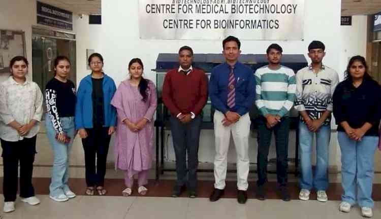 वैश्य कॉलेज, भिवानी के छात्रों ने सीएमबीटी का शैक्षणिक दौरा किया