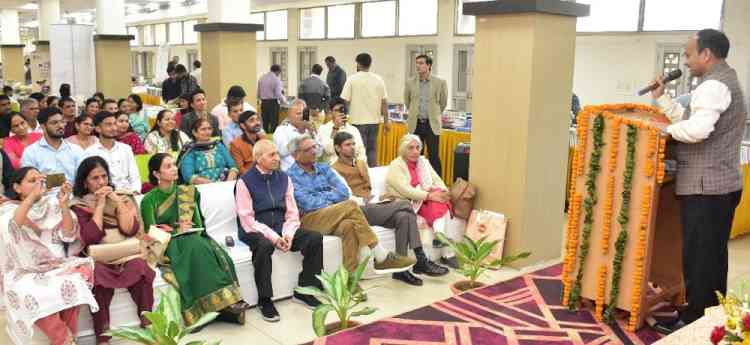 एआई के युग में पुस्तकें रियल इंटेलिजेंस का रास्ता प्रशस्त करती हैः डॉ. कृष्णकांत