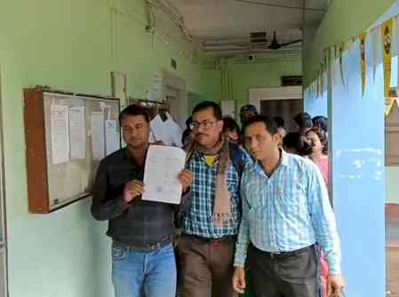 Medinipur BLOs protest over data entry work under SIR, submit memorandum to BDO