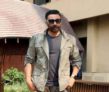 Sunny Deol lashes out at media: 'Sharam nahi aati'