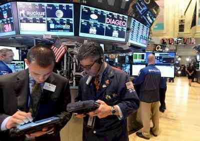 US markets tumble as tech stocks fall, investors await key economic data