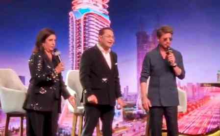 Shah Rukh Khan, Farah Khan break into ‘Chaiya Chaiya’ dance, make fans nostalgic