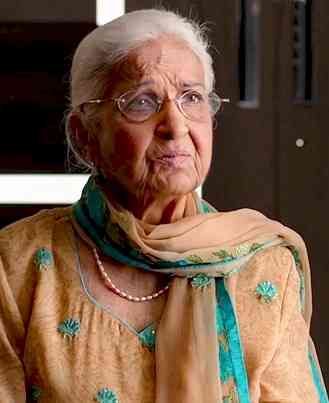 Bollywood gives veteran actress Kamini Kaushal’s funeral a miss, family performs last rites