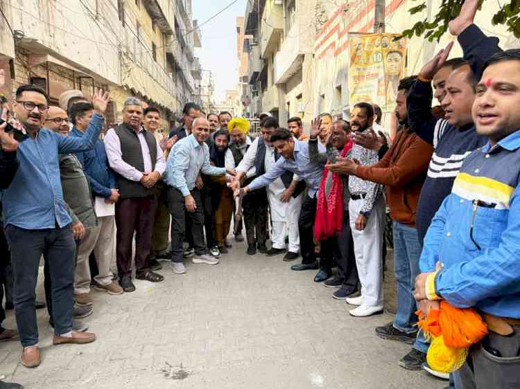 MLA Prashar inaugurates project to install interlocking tiles in streets of New Madhopuri  