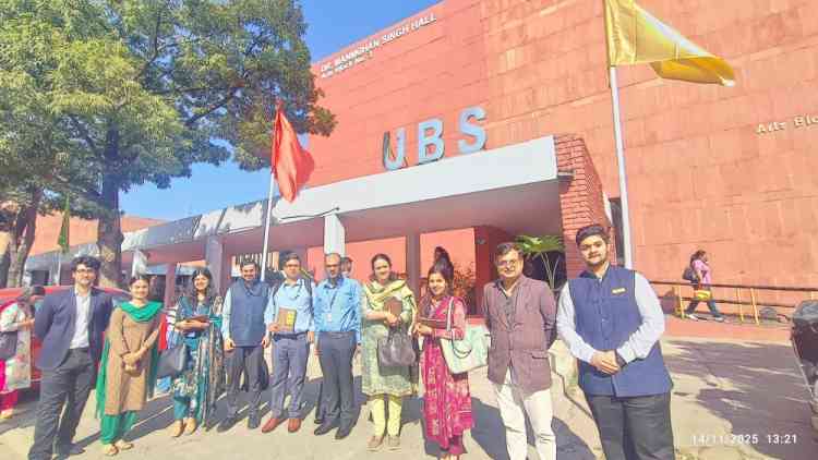 Team visits Dept of Economics, PU