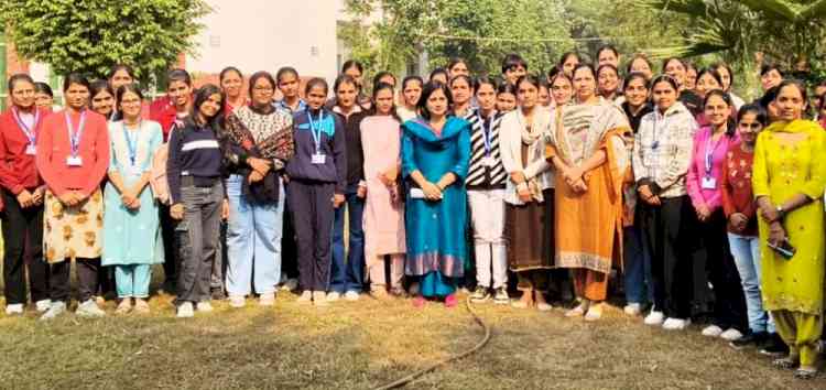 वंदे मातरम् के 150 वर्ष पूर्ण होने पर एमकेजेके में समूह गायन