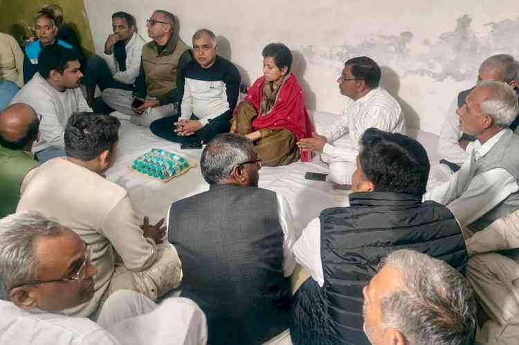 सांसद कुमारी सैलजा और धर्मबीर सिंह ने दिवंगत उमराव सिंह को दी श्रद्धांजलि