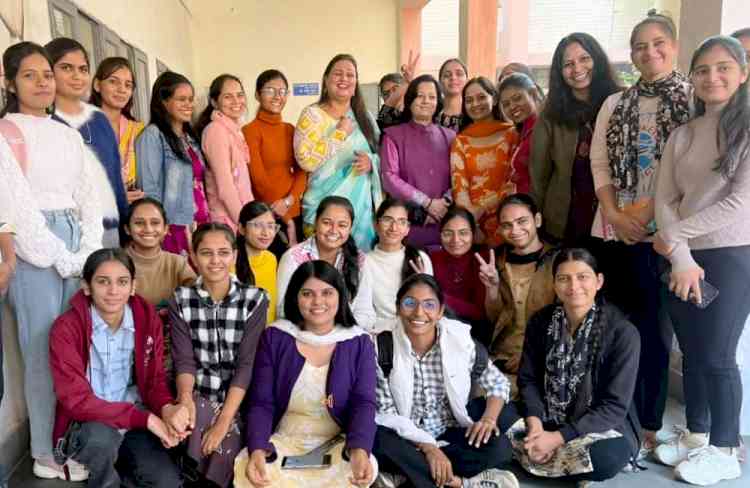 महिला स्वास्थ्य बारे जागरूकता व्याख्यान आयोजित