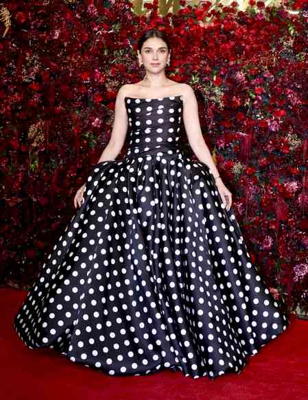 Aditi Rao Hydari warns of her WhatsApp impersonator