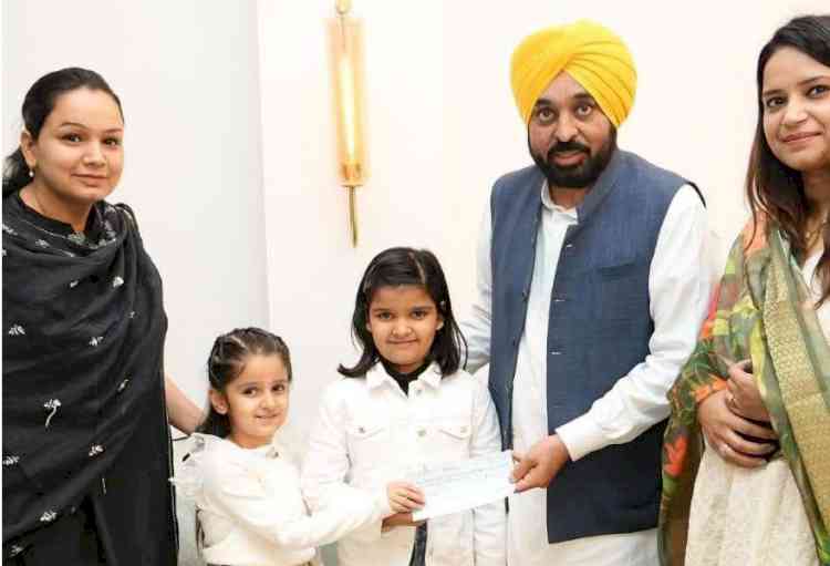 Punjab’s Spirit Shines: Young Sisters’ Kindness Inspires All as They Donate Their Earnings to Flood-Hit Families, Praised by CM Mann
