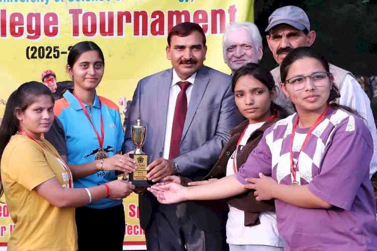 इंटर-कॉलेज महिला व पुरुष टेबल टेनिस प्रतियोगिता में यूटीडी विजेता