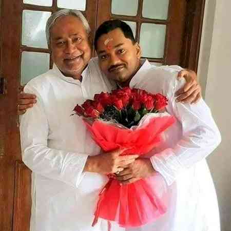Nishant Kumar hugs father Nitish Kumar after NDA win, photograph goes viral