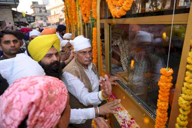 हिंद की चादर श्री गुरु तेग बहादुर जी की 350 वीं शहीदी वर्षगांठ पर आयोजित यात्रा का रोहतक में भव्य स्वागत