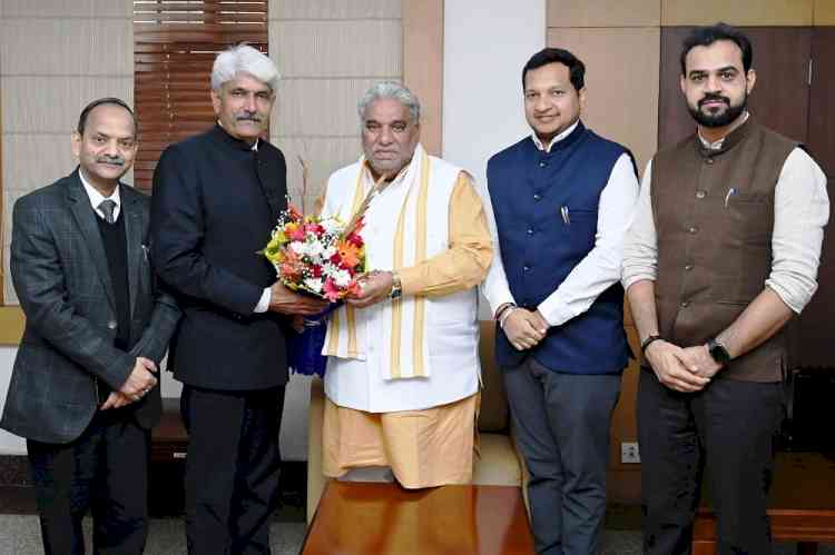 कैबिनेट मंत्री कृष्ण लाल पंवार का एमडीयू पहुंचने पर विवि प्रशासन द्वारा स्वागत