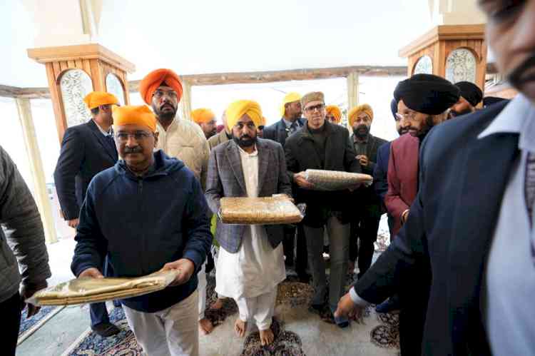 CM Bhagwant Mann, Arvind Kejriwal and J&K CM Omar Abdullah join Sangat in Nagar Kirtan from Srinagar