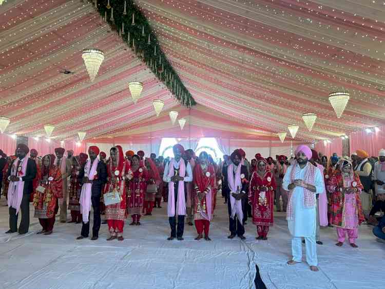 Awla Family creates historic social service milestone in Guruharsahai with mass wedding of 216 needy flood affected girls