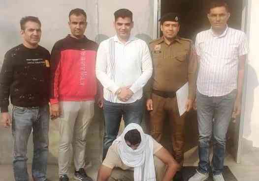 गश्त के दौरान रोहतक पुलिस ने अवैध हथियार सहित युवक को दबोचा, देसी पिस्तौल व दो रौंद बरामद