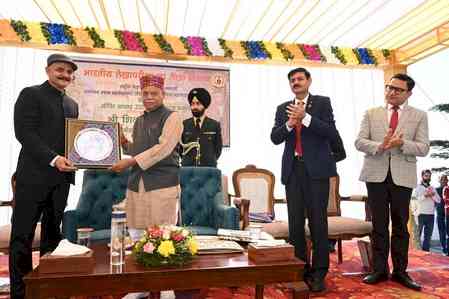 Himachal Governor calls CAG an indispensable pillar of democracy