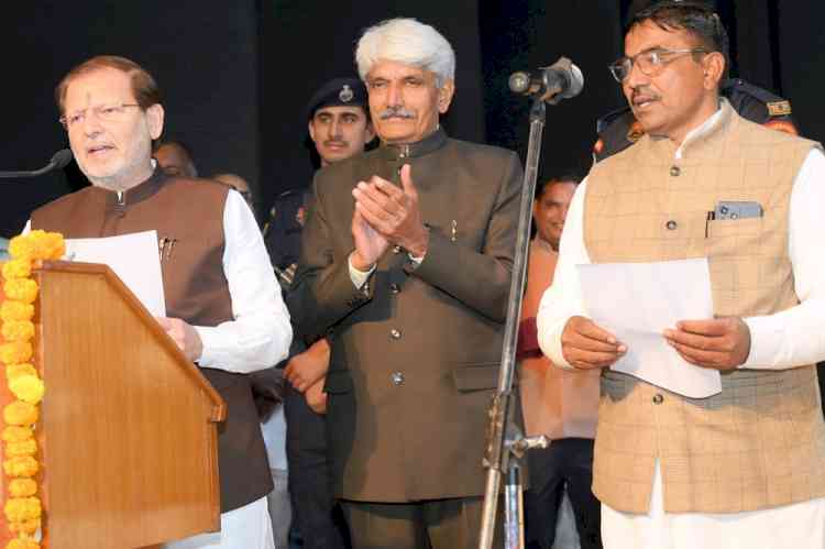 कैबिनेट मंत्री डॉ अरविन्द शर्मा ने दिलवाई गैर-शिक्षक कर्मचारी संघ के प्रधान को शपथ