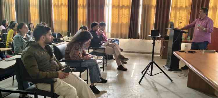 The School of Communication Studies, PU organises an AI workshop 