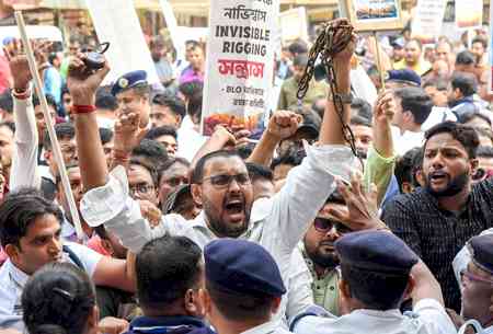 Bengal: BLOs protest outside CEO office over 'excessive' SIR work pressure