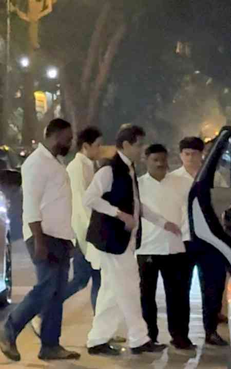 Jeetendra stands by the bereaved Deol family after the loss of his best friend Dharmendra