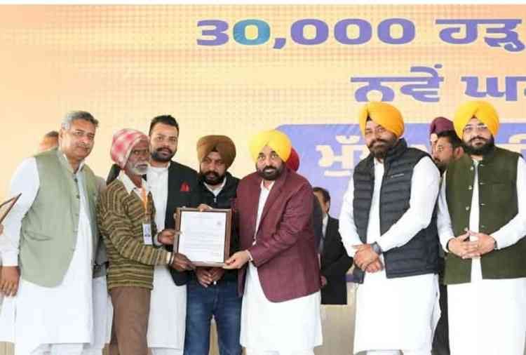 ₹377 Crore Flood Relief: CM Mann Distributes Record Compensation to Over 30,000 Affected Families
