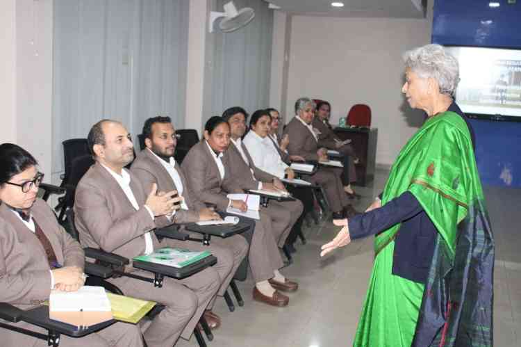 Ivy World School Hosts Manju Gupta for an Insightful Session on Managing Time, Stress, and Academic Pressure