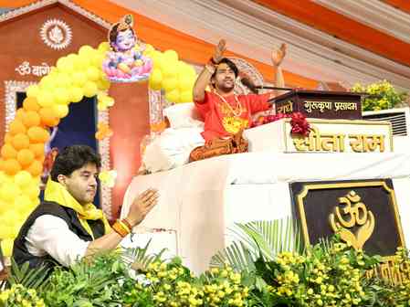 Scindia visits Dhirendra Shastri, announces to establish 108-feet idol of Lord Shiva