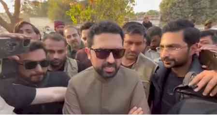 Pakistan: PTI wants meeting with Imran Khan, considering 'last option'