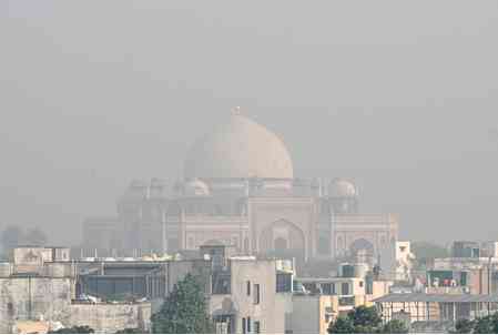 Delhi’s air quality deteriorates again, AQI climbs to 385 as cold wave deepens pollution crisis