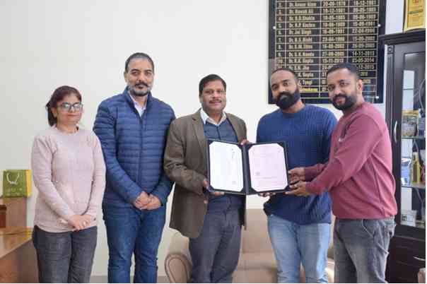 ICAR-CIPHET grants license for Fat free flavoured makhana technology to budding entrepreneur from Varanasi